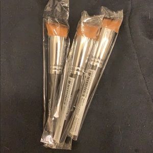 Liquid foundation brush